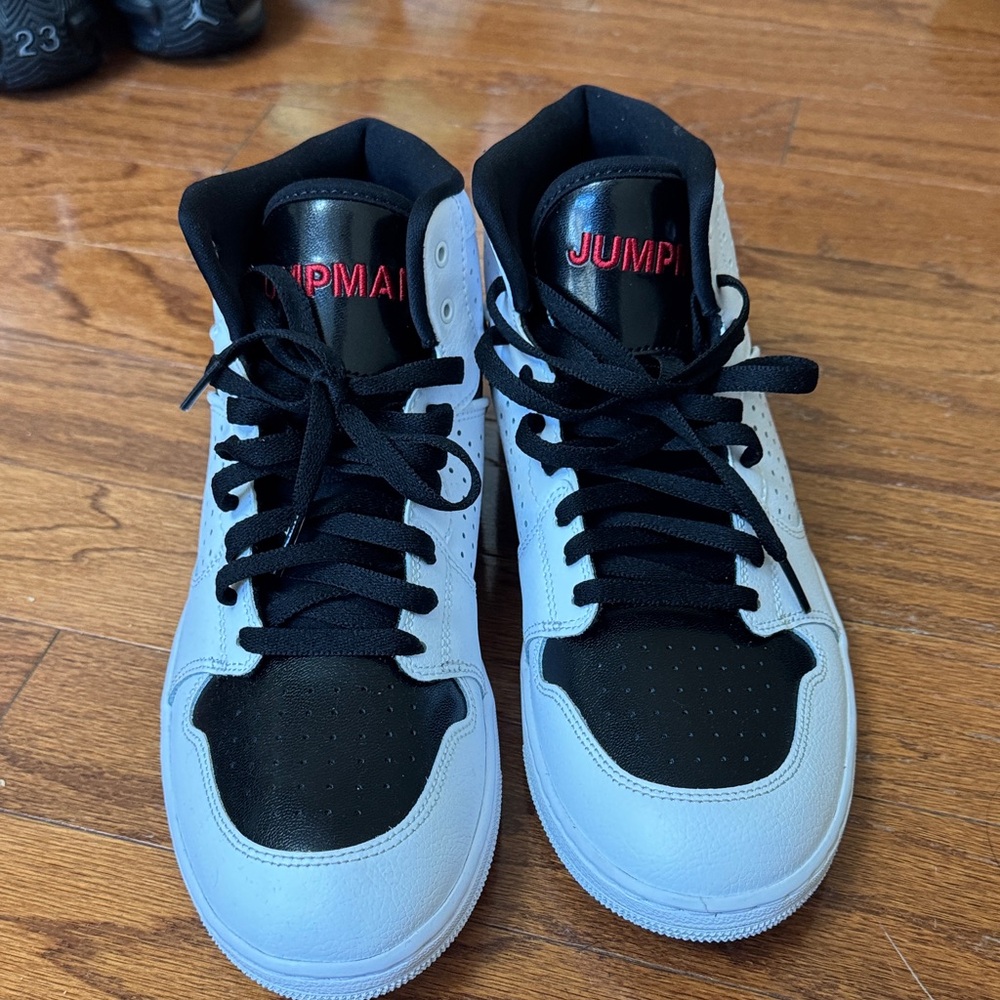 Jump Black and White Men's Shoes
